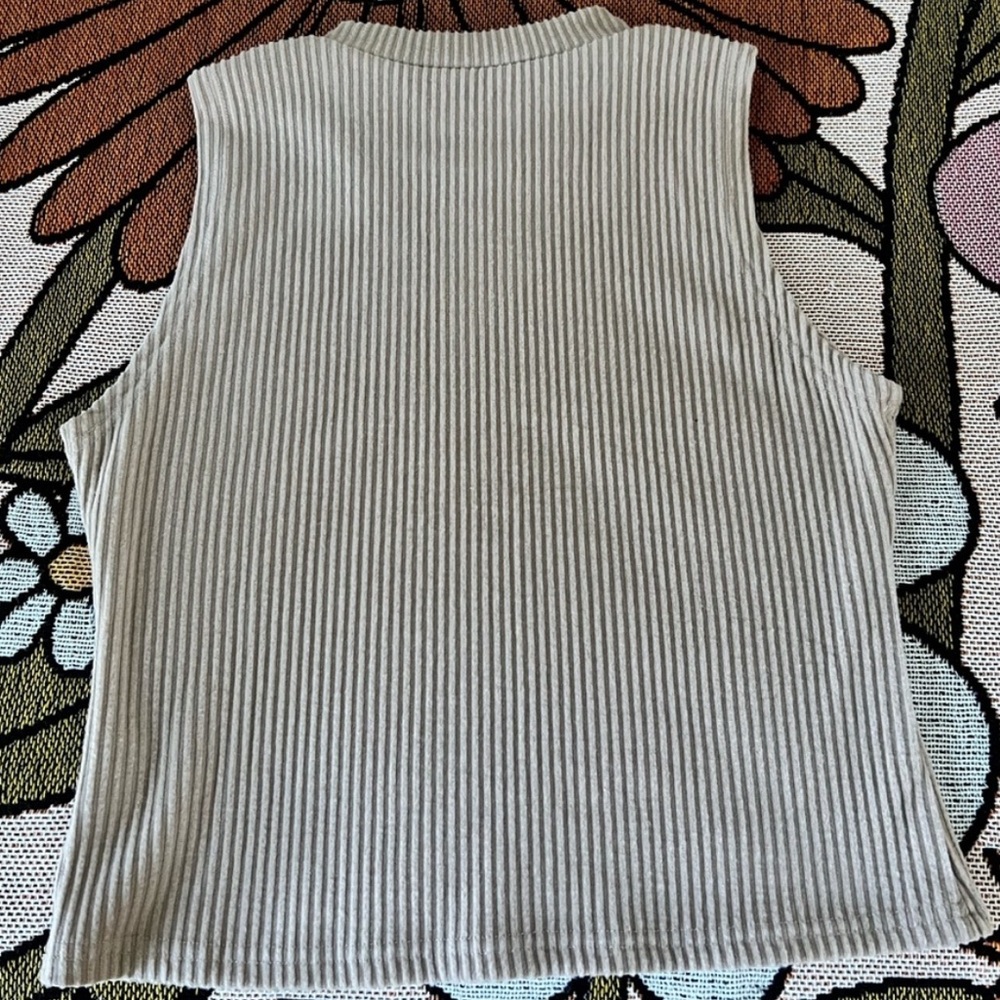 Francesca’s Tank - Picture 3 of 3